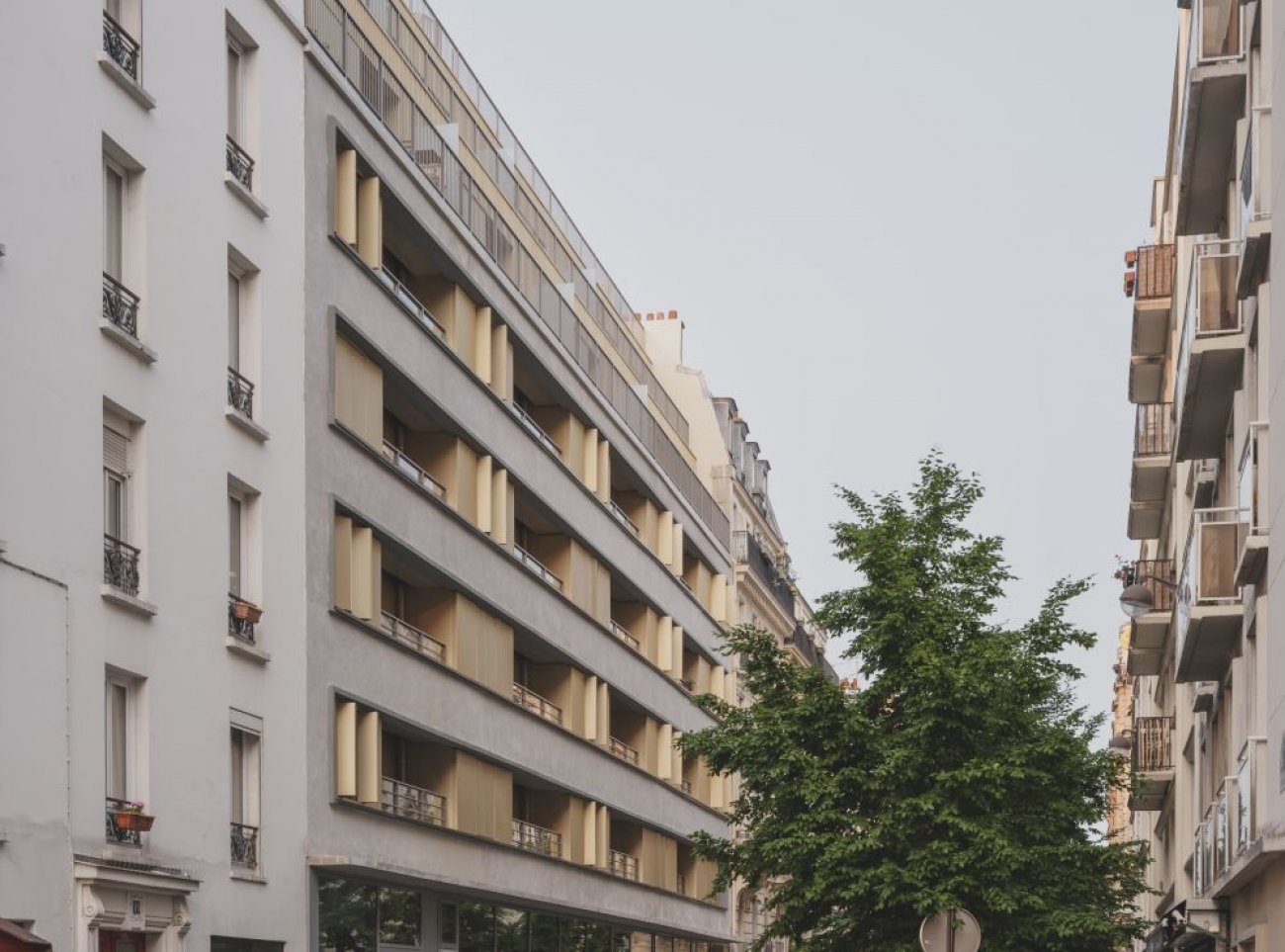 Pyramide R�novation, Extension, R�habilitation (ex-aequo) : Atelier Versigny, Paris 18ePromoteur : CoffimArchitectes : YMA & Asphalt ArchitectureDescriptif et particularit�s : R�habilitation lourde et sur�l�vation d&rsquo;un ancien parking, 51 logements et 2 niveaux de bureaux, cour paysag�e et extensions anim�es par balcons filants, fa�ade d&rsquo;origine sublim�e avec mat�riaux contemporains, label Breeam Niveau Good.