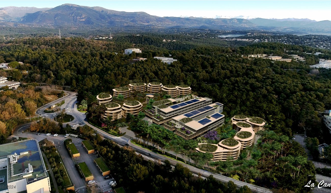 Pyramide d’Or – Grand Prix national : La Canopée à Sophia Antipolis, Valbonne (06) par EquilisArchitectes : Robert Capelier & Jean Agapit Présentation :La Canopée transforme une friche tertiaire en un quartier résidentiel intégré et durable au cœur de la technopole Sophia Antipolis. L’opération comprend 212 logements, du T1 au T5, dont 44 % sociaux, avec des terrasses généreuses, climatisation réversible et placards aménagés. Les résidents bénéficient de services partagés tels qu’une piscine, une salle de sport et des vélos électriques. Le projet allie béton bas carbone pour les logements et structure bois pour les bureaux, toitures végétalisées, panneaux photovoltaïques et récupération des eaux pluviales. L’implantation respecte la biodiversité locale et propose des accès piétons et cyclables connectés aux transports et pistes cyclables de Sophia Antipolis.