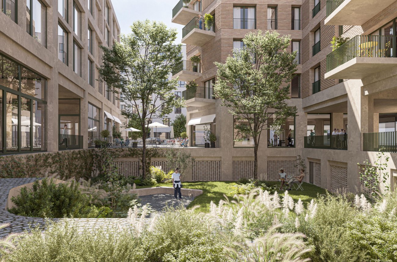 Pyramide d’Argent rénovation, extension, réhabilitation : RÉSIDENCE LITTORELLE, Lille (59)Promoteurs : Loger Habitat & Oria PromotionArchitectes : Avenier Cornejo Architectes & Sam Banchet Descriptif et particularités :Située dans la ZAC Arras Europe, la Résidence Littorelle transforme l’ancien Nord Hôtel en 91 studios pour étudiants, tout en ajoutant 39 logements neufs et des cellules d’activités en rez-de-chaussée. Le projet combine réhabilitation lourde et création neuve, avec un cœur d’îlot végétalisé de 350 m² et des toitures intégralement végétalisées. Le bâtiment existant est désamianté et isolé avec des matériaux biosourcés, tandis que deux nouveaux volumes R+5 et R+6 encadrent le jardin central. Chauffage biomasse, récupération des eaux pluviales, hôtels à insectes et labellisation RE2020 font de ce projet un modèle de densification durable et mixité d’usages. Livraison : T4 2027.