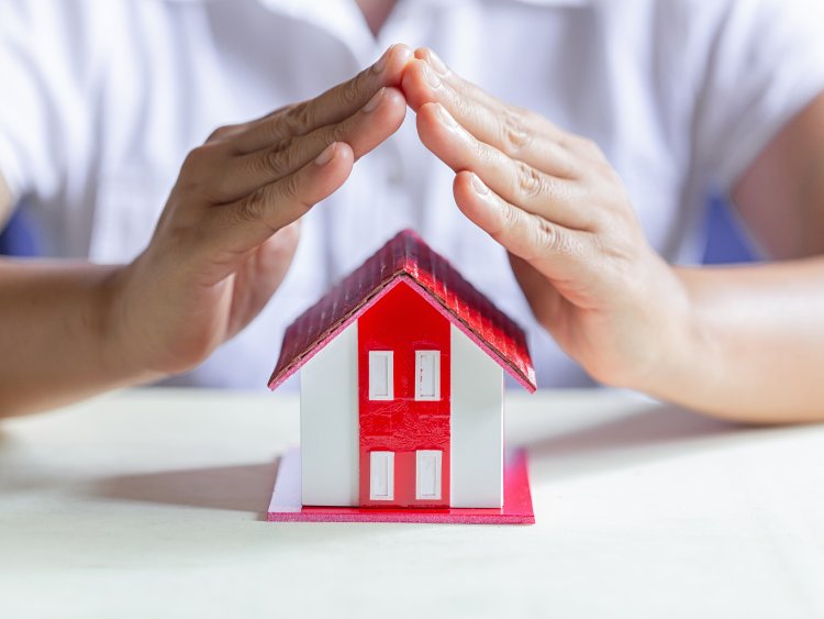 Assurance habitation 2026 : les primes s'envolent et les &eacute;carts se creusent selon les villes et les r&eacute;gions.