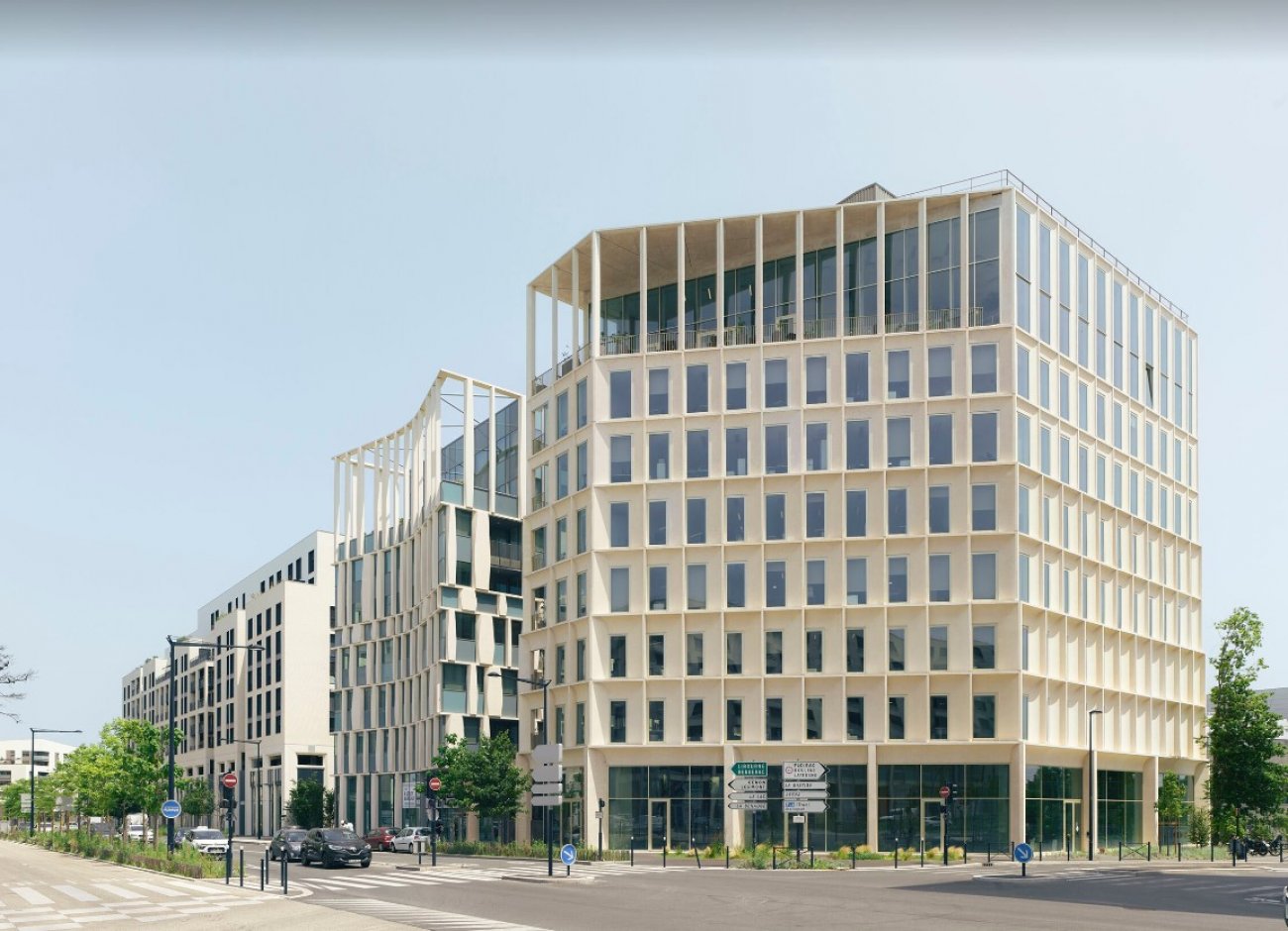 Bureaux modernes et certifis HQE, les immeubles du quartier Belvdre prsentent un cadre de travail innovant, co-responsable et parfaitement connect,  deux pas de la gare Saint-Jean.