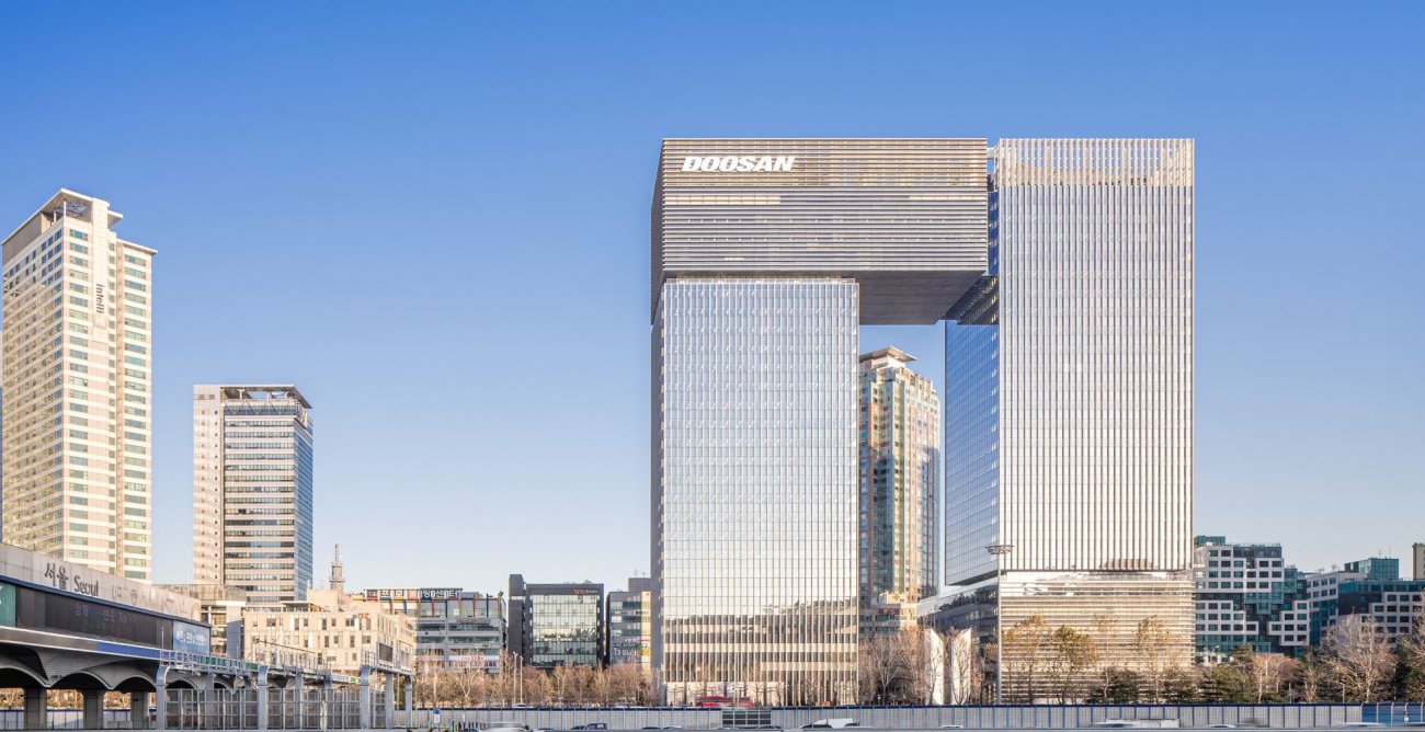 N°5 : Bundang Doosan Tower, Seongnam, Corée du Sud, 100 mètres et 27 étages. Architecte : Kohn Pedersen Fox Associates, Gansam Architects &<br>Partners © Time of Blue, Dongwook Jung