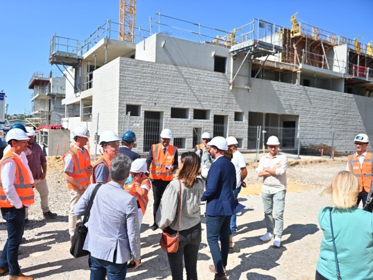 Visite du chantier Carré Renaissance, à Montpellier Sud, qui incarne le renouveau du quartier avec ses 227 logements neufs entourés d'espaces verts.