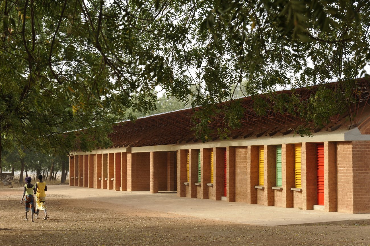 Ecole primaire de Gando, ville de naissance de Francis Kéré ©Erik-Jan Owerkerk