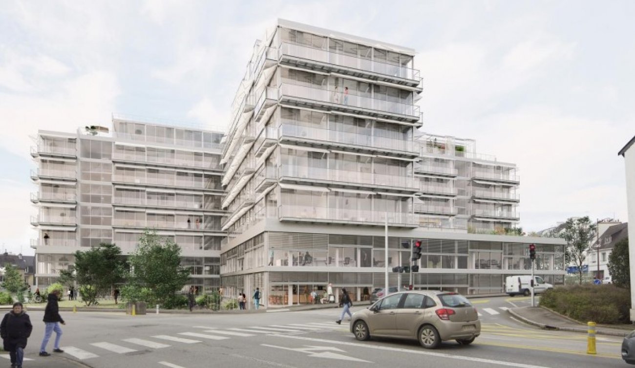 Prix des Solutions pour l’conomie circulaire : SNC Smaphore  Vannes (56) de Greestone Immobilier & Grand Ouest ImmobilierArchitectes : Lacaton & VassalPrsentation :Situ en centre-ville sur l’ancienne cit administrative, Le Smaphore totalise 14 549 m pour un programme mixte intgrant logements, bureaux, commerces et archives municipales. Les 178 appartements bnficient de balcons et d’une vue sur la ville, tandis que l’amnagement relie harmonieusement centre-ville et futur ple d’change multimodal. Le projet valorise le patrimoine existant et l’conomie circulaire, combinant activits publiques, habitat contemporain et services, tout en favorisant la convivialit et la durabilit dans une perspective urbaine intgre et responsable.