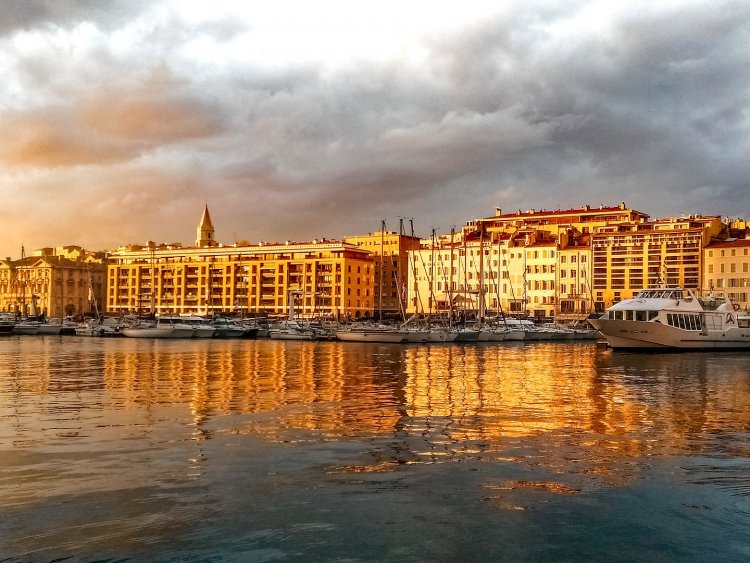 Marseille, son c&eacute;l&egrave;bre Vieux-Port, multiplie les atouts pour ceux qui veulent devenir propri&eacute;taire dans l'immobilier neuf.