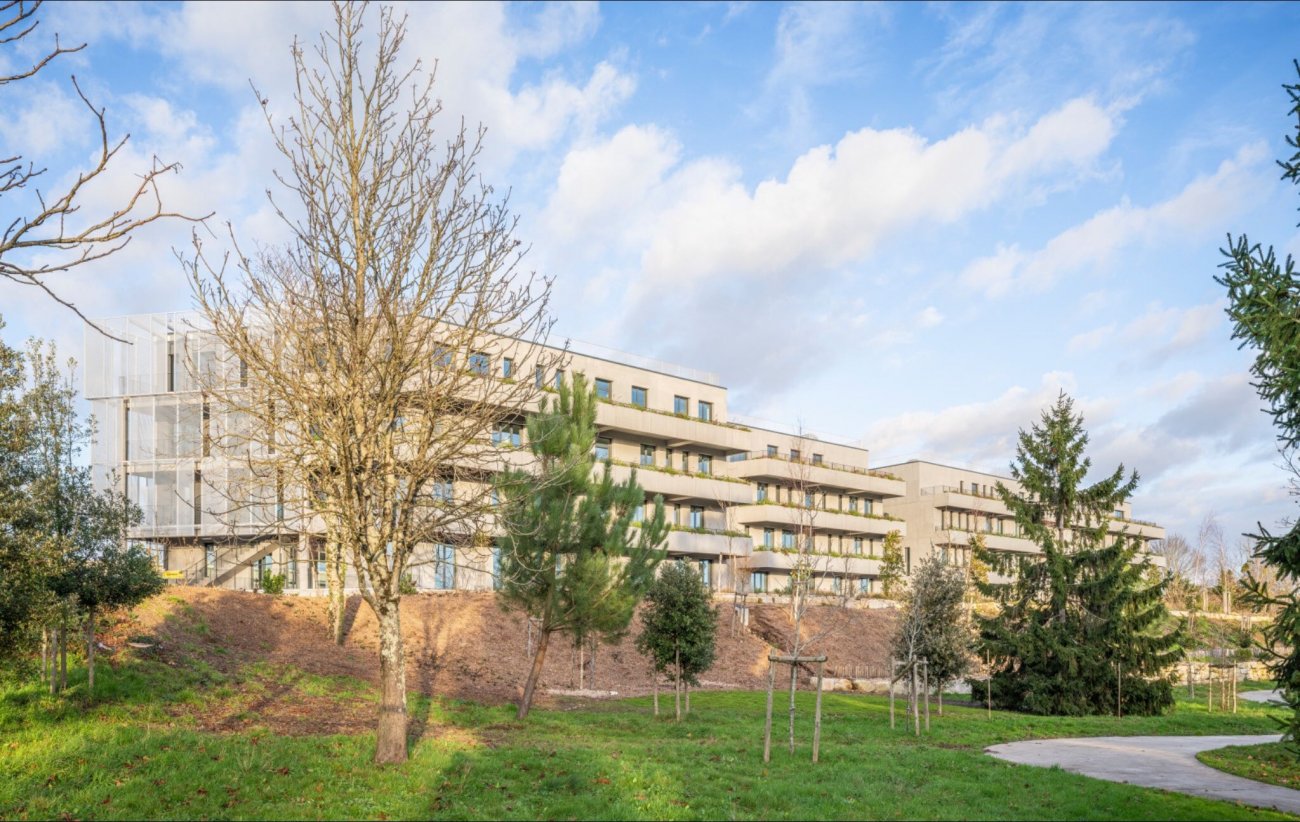 •  Pyramide Immobilier d’entreprise : Ekla  Saint-Herblain, du promoteur Legendre Immobilier, remis par SMABTP. Avec ses plateaux spacieux et ses espaces extrieurs, le projet sign Ferrier Marchetti Studio Paris illustre une architecture lgante adapte aux usages professionnels.